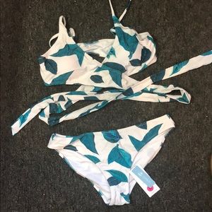 CUPSHE wrap swim suit size large